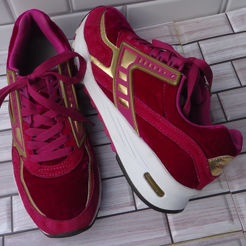 Brooks hot pink and Gold Women's Sneakers